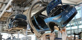 «Βόμβα» στην παγκόσμια αυτοκινητοβιομηχανία – Απειλείται με lockdown η παραγωγή λόγω Κίνας