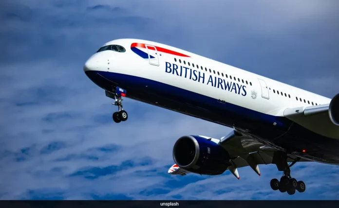 Αεροσυνοδός της British Airways βρέθηκε να χορεύει γυμνός στην τουαλέτα κατά την διάρκεια της πτήσης