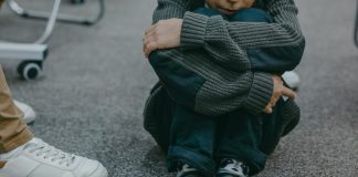 Αγρίνιο: 5χρονο αγόρι θύμα ξυλοδαρμού από συμμαθητές του σε νηπιαγωγείο – Τι καταγγέλλει η μητέρα του (φωτο)