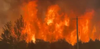 Συνεχίζονται οι εσπευσμένες απομακρύνσεις κατοίκων στον Καναδά λόγω των τεράστιων δασικών πυρκαγιών