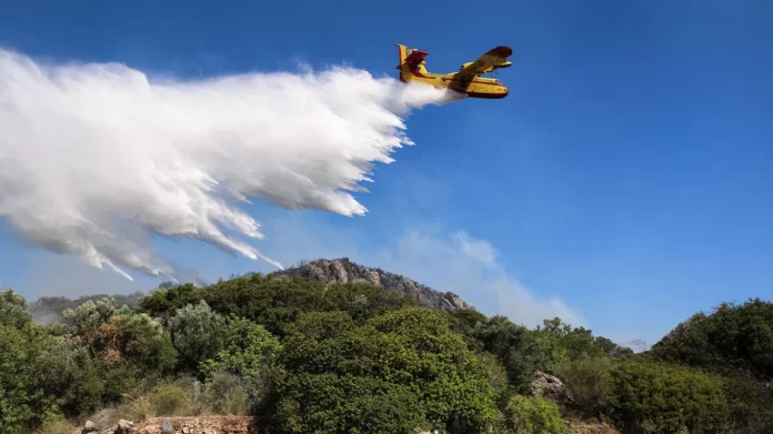 Φωτιά στο Αγρίνιο – Στη μάχη 3 εναέρια μέσα