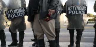 Ρωγμές στο «μαντρί» μετά τη σφαγή