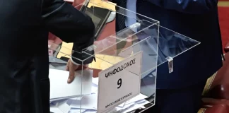 Μετά την παραπομπή Καραμανλή