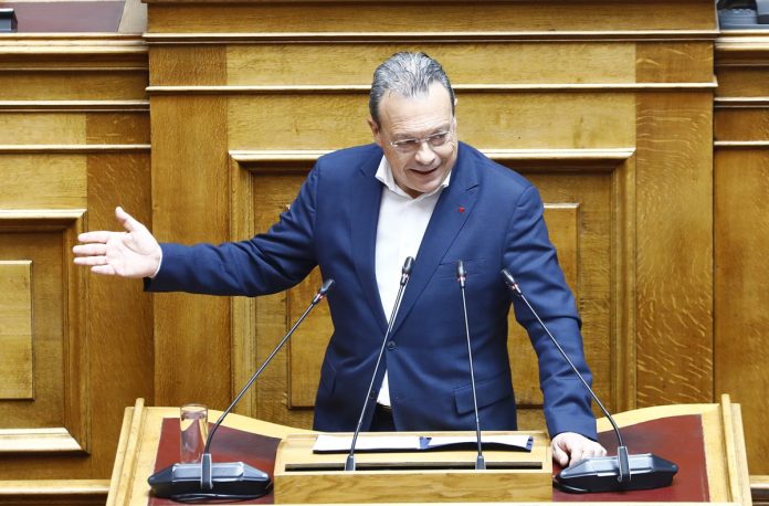 Φάμελλος: Είστε είτε εκβιαζόμενοι είτε διαπλεκόμενοι – Όλοι οι βουλευτές της ΝΔ συνένοχοι στο μπάζωμα