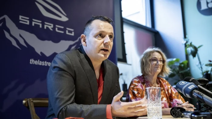 Ακτιβιστής υπέρ της ευθανασίας που είχε συλληφθεί για θάνατο γυναίκας με «κάψουλα αυτοκτονίας» έβαλε τέλος στη ζωή του