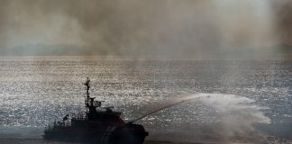 Φωτιά στην Παλαιά Φώκαια: Ο καπνός έχει φτάσει στα Κύθηρα – Ο χάρτης του Meteo