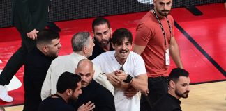 Οι διαιτητές ζήτησαν την απομάκρυνση του Δ.Γιαννακόπουλου από το ΣΕΦ λόγω χειρονομιών