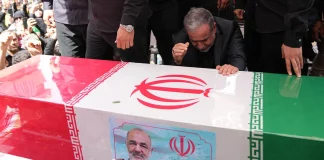 Ιράν: «Οι ΗΠΑ ήθελαν να παραδοθούμε, αυτό δεν θα συμβεί ποτέ», το μήνυμα Χαμενεΐ εν μέσω των κρατικών κηδειών