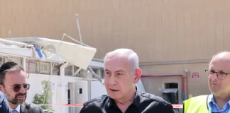 Bίντεο: Ο Νετανιάχου έβγαζε λόγo τόνωσης ηθικού του ισραηλινού λαού & κατέρρευσε κτίριο που είχε πληγεί από πύραυλο