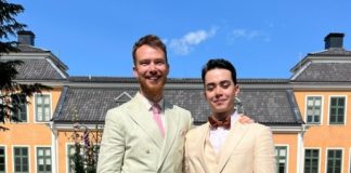 Έναν χρόνο μετά την απελευθέρωσή του από φυλακή του Ιράν, Σουηδός διπλωμάτης παντρεύτηκε τον αγαπημένο του