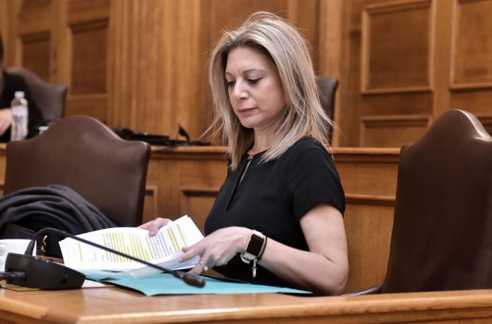 Ανάρτηση Καρυστιανού: Έκλεισε η δικογραφία των Τεμπών χωρίς επιστημονικές απαντήσεις για το ξυλόλιο και την πυρόσφαιρα