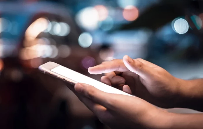 Νέα προειδοποίηση για εκατομμύρια χρήστες iPhone και Android – Τι φέρνουν οι απαγορεύσεις σε site με περιεχόμενο για ενήλικες