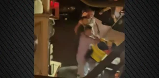 «Κατέβηκαν τρεις και με χτυπούσαν ασταμάτητα»: Ο υπάλληλος καθαριότητας περιγράφει τον άγριο ξυλοδαρμό του στην Κυψέλη