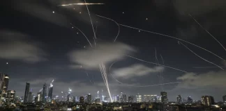 Απειλεί ξανά τον Χαμενεΐ ο Νετανιάχου: «Κανένας στο Ιράν δεν έχει ασυλία» – Μέσα στις επόμενες δύο εβδομάδες αποφασίζει ο Τραμπ αν θα επιτεθεί στην Τεχεράνη