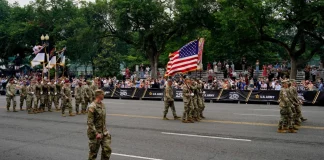 Δείτε βίντεο: Μεγάλη στρατιωτική παρέλαση στην Ουάσινγκτον – Παρών ο Ντόναλντ Τραμπ