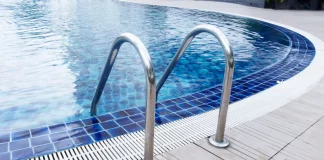 Πεντάχρονος κινδύνευσε με πνιγμό σε πισίνα ξενοδοχείου στην Ανάβυσσο