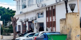 Τροχαίο στο Μενίδι, βυτιοφόρο καρφώθηκε σε καταστήματα επί της Λ. Καραμανλή