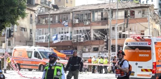 Ομοβροντία πυραύλων από το Ιράν κατά του Ισραήλ, χτυπήθηκε νοσοκομείο – Bloomberg: Οι ΗΠΑ ετοιμάζονται να πλήξουν το Ιράν εντός ημερών