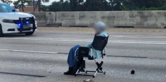 Γυναίκα στο Τέξας καθόταν σε καρέκλα στη μέση του αυτοκινητόδρομου και με όπλο απειλούσε να δώσει τέλος στη ζωή της