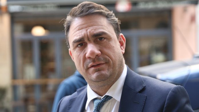 Τσουκαλάς για Γεωργιάδη Ακόμα περιμένουμε το βίντεο, το οποίο ο ίδιος έχει προαναγγείλει, και θα αποδείκνυε ότι έπεσε θύμα ξυλοδαρμού