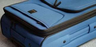 Πώς να πακετάρετε τη βαλίτσα σας για τις διακοπές ώστε να χωράει τα πάντα, σύμφωνα με γκουρού της οργάνωσης