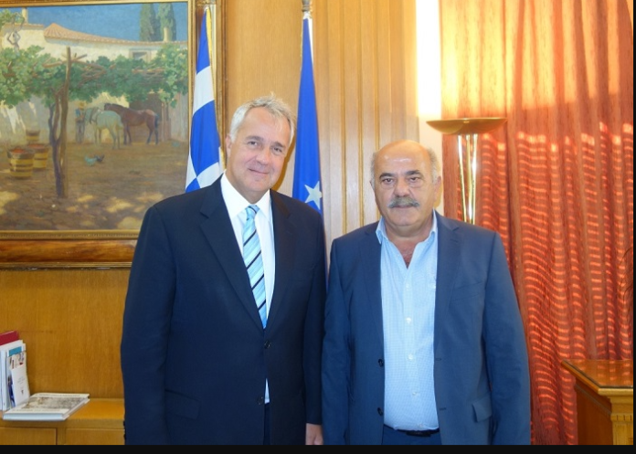 Ουδέν μεμπτόν στην κουμπαριά του Βορίδη με τον… «Χασάπη», αλλά τον είχε και άμισθο σύμβουλο;