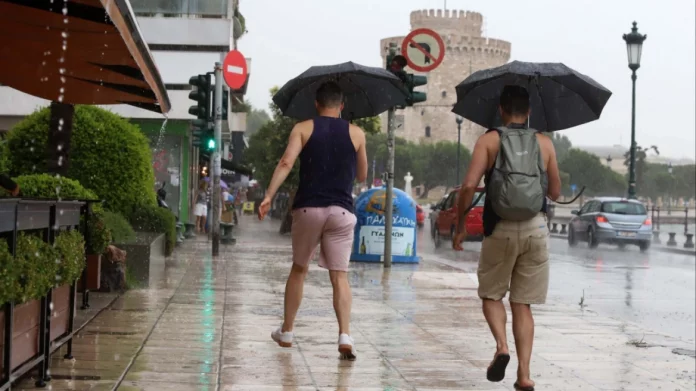 Μετά τον καύσωνα έρχονται μπόρες και κεραυνοί, επηρεάζονται ηπειρωτικά και βόρεια – Προειδοποίηση για ισχυρά φαινόμενα