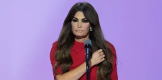 Μετοχές, εταιρείες και podcast – Από πού έβγαλε τα εκατομμύριά της η νέα πρεσβευτής των ΗΠΑ Κίμπερλι Γκιλφόιλ