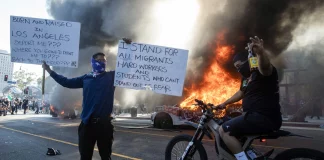 Παράνομες οι συναθροίσεις στο Λος Άντζελες, ανακοίνωσε η Αστυνομία – Επιμένει ο κυβερνήτης της Καλιφόρνιας ότι θα μηνύσει τον Τραμπ για την Εθνοφρουρά Παράνομες οι συναθροίσεις στο Λος Άντζελες, ανακοίνωσε η Αστυνομία - Επιμένει ο κυβερνήτης της Καλιφόρνιας ότι θα…