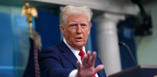 «Απάτη» λέει ο Τραμπ για δημοσιεύματα από CNN και NBC ότι οι ΗΠΑ δίνουν 30 δισ. δολάρια στο Ιράν για πυρηνικό πρόγραμμα