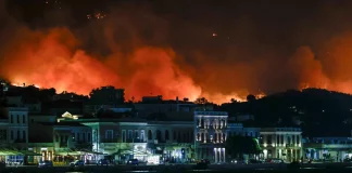 Εφιαλτικό βράδυ στη Χίο: Νέο 112 για εκκένωση περιοχών – Μάχη σε πέντε πύρινα μέτωπα, εξετάζεται ο εμπρησμός
