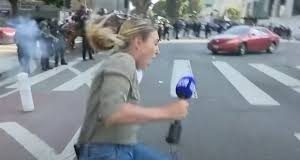 Η Καμπέρα διαμαρτύρεται στην Ουάσινγκτον για τον τραυματισμό Αυστραλής ρεπόρτερ στο Λος Άντζελες