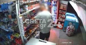 Καρέ – καρέ ληστεία σε περίπτερο στο Ηράκλειο – Ο δράστης είχε επιχειρήσει ξανά να το κλέψει