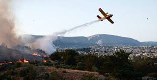 Μάχη με τις διάσπαρτες εστίες δίνουν 444 πυροσβέστες και 8 εναέρια μέσα στη Χίο – Εκκενώθηκαν ξανά Λιθί και Βέσσα