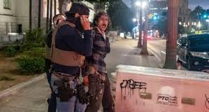 Λος Άντζελες: Σε ισχύ απαγόρευση κυκλοφορίας στο κέντρο του μετά τις ταραχές – «Θα απελευθερώσω την πόλη» λέει ο Τραμπ