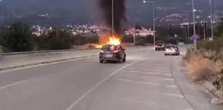 Λαχτάρησαν οι επιβάτες: Πήρε φωτιά εν κινήσει αυτοκίνητο στην Πάτρα