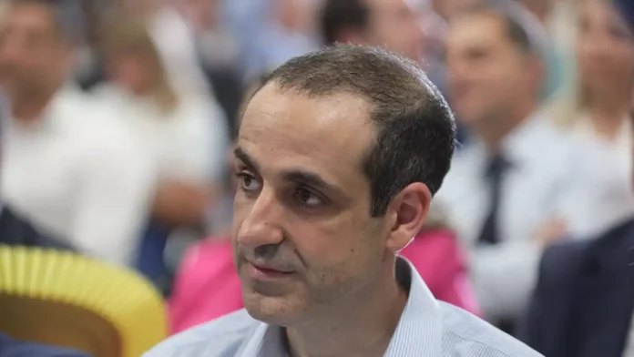 Αθόρυβη ισχύς: Ο Γρηγόρης Δημητριάδης επιστρέφει δυναμικά! Παρών στις κρίσιμες πολιτικές ζυμώσεις