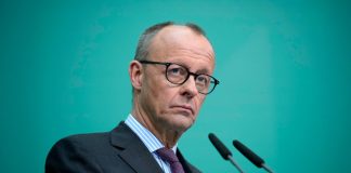 «Μύδροι» επιφανών Γερμανών κατά του Φρίντριχ Μερτς για την «υπέρμετρη υποστήριξη» προς το Ισραήλ