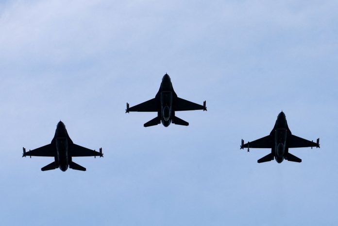 ΗΠΑ: F-16 αναχαίτισε πολιτικό αεροπλάνο γιατί πλησίασε το γήπεδο γκολφ του Τραμπ!
