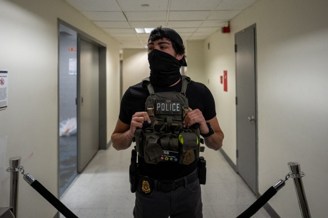 2025-07-15T172545Z_554451351_RC23NFA6XFMG_RTRMADP_5_MIGRATION-USA-NEW-YORK-1200x800