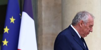 Γαλλία: Σε περιδίνηση μετά τα μέτρα σοκ – Το αβέβαιο πολιτικό μέλλον του Μπαϊρού