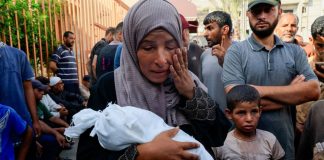 Γάζα: Το Ισραήλ βομβάρδισε σκηνές εκτοπισμένων – Ξεκλήρισε οικογένεια