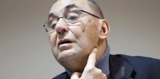 Ισπανία: Δίωξη σε οκτώ άτομα για απόπειρα δολοφονίας του ακροδεξιού πολιτικού Αλέχο Βιδάλ-Κουάδρας