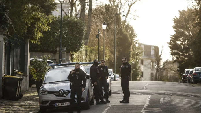 Γαλλία: Ένας Ουκρανός πρόσφυγας μαχαίρωσε τη Ρωσίδα γειτόνισσά του που τον παρενοχλούσε με αφορμή τον πόλεμο