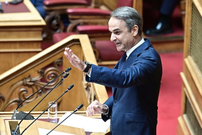 Βουλή: Ομολογία πολιτικών που κυβέρνησαν τη χώρα! Με την ανοχή μας αφήναμε να κλέβουν τους Έλληνες