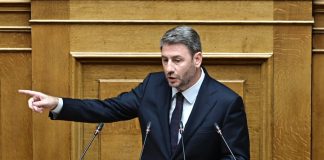 Ο Ανδρουλάκης πήρε πόντους με την εμφάνισή του στη Βουλή