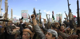 Υεμένη: Μικρά σκάφη άνοιξαν πυρ σε βάρος πλοίου στα ανοιχτά της Χοντέιντα