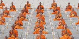 Έκανε σχέσεις με βουδιστές μοναχούς και μετά τους εκβίαζε με βίντεο – Τους πήρε σχεδόν 12 εκατ. σε τρία χρόνια