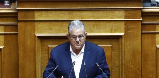 Κουτσούμπας: Ο «πεφτοσυννεφάκης» Μητσοτάκης ήρθε να μιλήσει για το προσφυγικό – Όπως κάνει και με τον ΟΠΕΚΕΠΕ