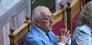 Δεν δέχεται έκτακτη σύγκληση της Διάσκεψης των Προέδρων ο N.Κακλαμάνης